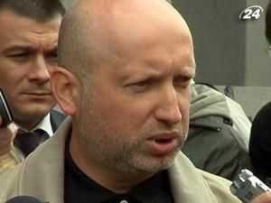 Турчинов прийшов на допит в СБУ Турчинов прийшов на допит в СБУ