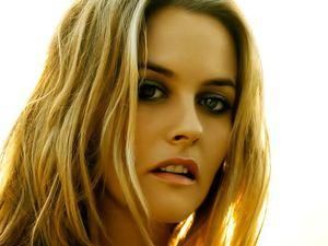 Алісія Сільверстоун повертається в кіно в ролі вампіра Алісія Сільверстоун повертається в кіно в ролі вампіра