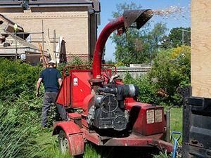 У США садівнику відірвало голову мотузкою, яку затягнуло в дробарку У США садівнику відірвало голову мотузкою, яку затягнуло в дробарку