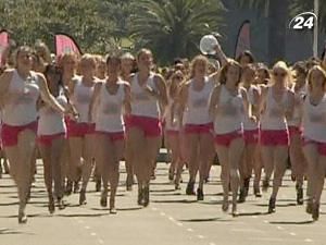 У Сіднеї встановили світовий рекорд в естафетному бігу на каблуках У Сіднеї встановили світовий рекорд в естафетному бігу на каблуках