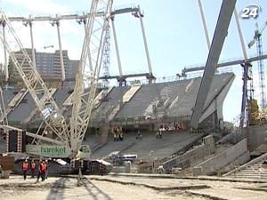 На стадіоні “Олімпійському” встановили останню з колон, які триматимуть дах На стадіоні “Олімпійському” встановили останню з колон, які триматимуть дах