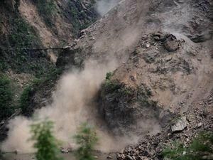 У Колумбії десятки людей залило брудом У Колумбії десятки людей залило брудом