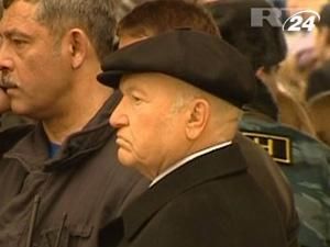 Кобзон: Лужков оскаржить рішення про свою відставку у суді Кобзон: Лужков оскаржить рішення про свою відставку у суді