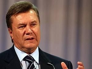 Янукович попросив губернатора не стояти у нього за спиною Янукович попросив губернатора не стояти у нього за спиною