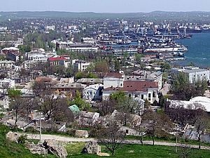 У Керчі вантажівка зіткнулась з машиною ДАІ У Керчі вантажівка зіткнулась з машиною ДАІ