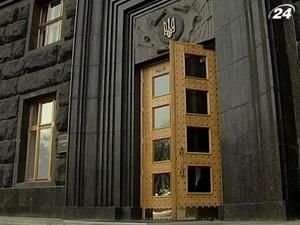 Чиновникам заборонено купувати авто і техніку Чиновникам заборонено купувати авто і техніку