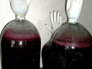 В Одеській області 2 людини смертельно отруїлись парами вина В Одеській області 2 людини смертельно отруїлись парами вина