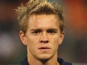 "Болтон" продовжив контракт із Стюартом Холденом "Болтон" продовжив контракт із Стюартом Холденом