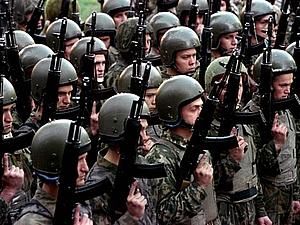 Половина українців готова захищати цілісність країни зі зброєю в руках Половина українців готова захищати цілісність країни зі зброєю в руках