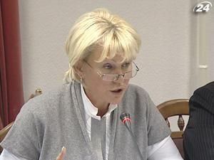 В Україні через відсутність одягу та взуття не пішли до школи 309 дітей В Україні через відсутність одягу та взуття не пішли до школи 309 дітей