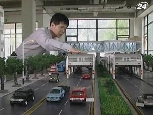 Китайські інженери винайшли унікальний транспортний засіб, який не заважатиме руху автомобілів Китайські інженери винайшли унікальний транспортний засіб, який не заважатиме руху автомобілів