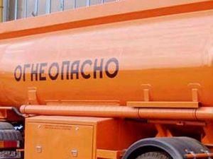 На Донеччині 5 тон бензину витекли на ґрунт через ДТП з бензовозом На Донеччині 5 тон бензину витекли на ґрунт через ДТП з бензовозом