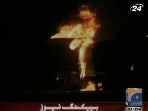 У Пакистані спалили транспортну колону НАТО У Пакистані спалили транспортну колону НАТО