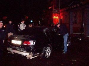 У центрі Ужгорода підірвали Lexus одного з лідерів "Фронту змін" У центрі Ужгорода підірвали Lexus одного з лідерів "Фронту змін"