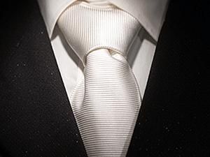 Жінки: справжній джентльмен пише романтичні SMS і залишає повідомлення на стінах соцмереж Жінки: справжній джентльмен пише романтичні SMS і залишає повідомлення на стінах соцмереж