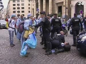 Декілька тисяч лікарів перекрили рух у центрі Парижа Декілька тисяч лікарів перекрили рух у центрі Парижа