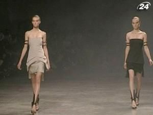 Рік Оуенс представив у Парижі позаземну моду Рік Оуенс представив у Парижі позаземну моду