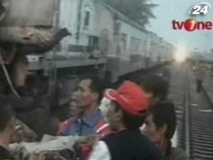 В Індонезії зіткнулися два потяги, щонайменше 36 осіб загинуло В Індонезії зіткнулися два потяги, щонайменше 36 осіб загинуло