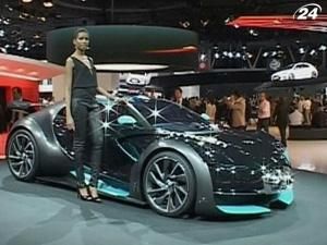 Паризьке автошоу відкрило двері для широкого загалу