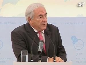 Український уряд виконує зобов'язання перед МВФ Український уряд виконує зобов'язання перед МВФ