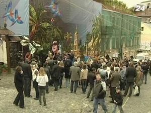 Митці втілили творчі задуми на будинках Андріївського узвозу Митці втілили творчі задуми на будинках Андріївського узвозу