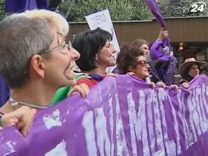 Опозиційний рух "Пурпурові люди" вимагає відставки Берлусконі Опозиційний рух "Пурпурові люди" вимагає відставки Берлусконі