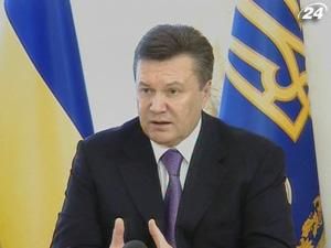 Янукович зібрався переписувати Конституцію Янукович зібрався переписувати Конституцію