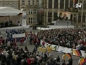 У ФРН відзначають 20-ту річницю возз’єднання з НДР У ФРН відзначають 20-ту річницю возз’єднання з НДР