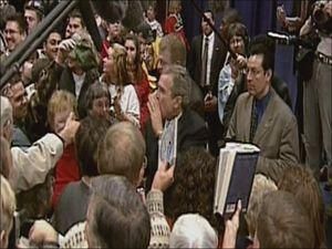 Фільм "Фаренгейт 9/11" визнали найвпливовішою документалістикою Фільм "Фаренгейт 9/11" визнали найвпливовішою документалістикою