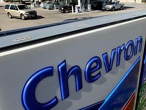 Два американських нафтових гіганта відмовились далі працювати у Лівії Два американських нафтових гіганта відмовились далі працювати у Лівії