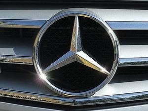 Mercedes випустила дім на колесах з кухнею-студією і гаражем Mercedes випустила дім на колесах з кухнею-студією і гаражем