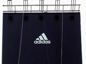 Adidas розірвала контракт на рекламу з Apple Adidas розірвала контракт на рекламу з Apple