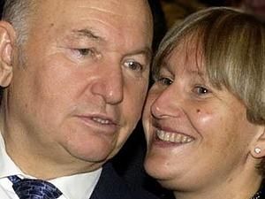 Речі екс-мера Москви Юрія Лужкова перевезуть у офіс його дружини Речі екс-мера Москви Юрія Лужкова перевезуть у офіс його дружини