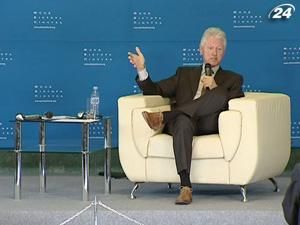 Білл Клінтон зустрівся з українськими студентами Білл Клінтон зустрівся з українськими студентами