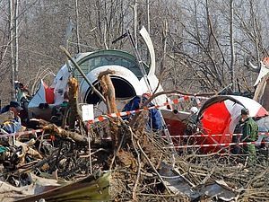 Смоленськ: над уламками Ту-154 натягнуть брезент Смоленськ: над уламками Ту-154 натягнуть брезент