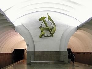 У Санкт-Петербурзі чоловік кинувся під потяг метро
