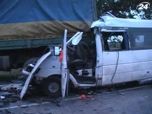 Внаслідок ДТП на Донеччині загинули 6 пасажирів маршрутки - 4 жовтня 2010 - Телеканал новин 24 Внаслідок ДТП на Донеччині загинули 6 пасажирів маршрутки - 4 жовтня 2010 - Телеканал новин 24