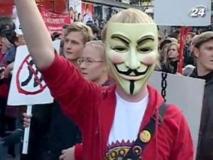 Тисячі шведів протестують проти антиіммігрантської партії Тисячі шведів протестують проти антиіммігрантської партії