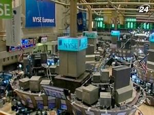 На біржах США зменшується обсяг торгів акціями На біржах США зменшується обсяг торгів акціями