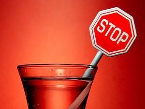 У Івано-Франківську заборонили продавати алкоголь вночі У Івано-Франківську заборонили продавати алкоголь вночі