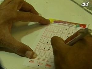 Джек-пот італійської лотереї перевищив 153 млн. євро Джек-пот італійської лотереї перевищив 153 млн. євро