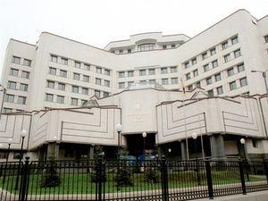 Більше третини українців вважає, що політреформу скасували для збагачення політиків Більше третини українців вважає, що політреформу скасували для збагачення політиків