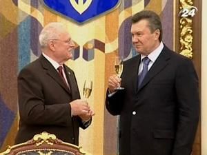 В Україну з офіційним візитом прибув Президент Словаччини В Україну з офіційним візитом прибув Президент Словаччини