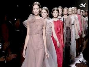 Бренд Valentino представив "прозору класику" Бренд Valentino представив "прозору класику"