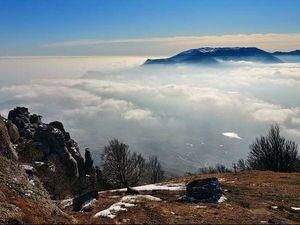 Перший сніг побачили на вершині гори Чатир-Даг