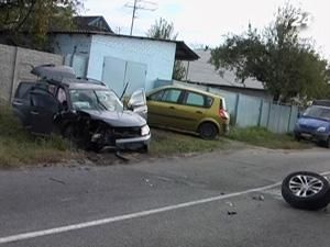 Дніпропетровщина: позашляховик зіткнувся з вантажівкою - загинула 7-річна дівчинка Дніпропетровщина: позашляховик зіткнувся з вантажівкою - загинула 7-річна дівчинка