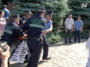 Майже 300 міліціонерів засудили за перевищення повноважень Майже 300 міліціонерів засудили за перевищення повноважень