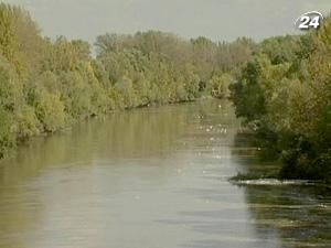 Словаччина почала моніторинг Дунаю у зв’язку з аварією в Угорщині Словаччина почала моніторинг Дунаю у зв’язку з аварією в Угорщині