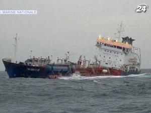 Біля берегів Франції зазнало аварії вантажне судно, що перевозить хімікати Біля берегів Франції зазнало аварії вантажне судно, що перевозить хімікати