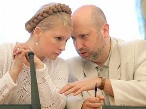 Тимошенко: ми з Турчиновим не будемо тікати на Каймани Тимошенко: ми з Турчиновим не будемо тікати на Каймани